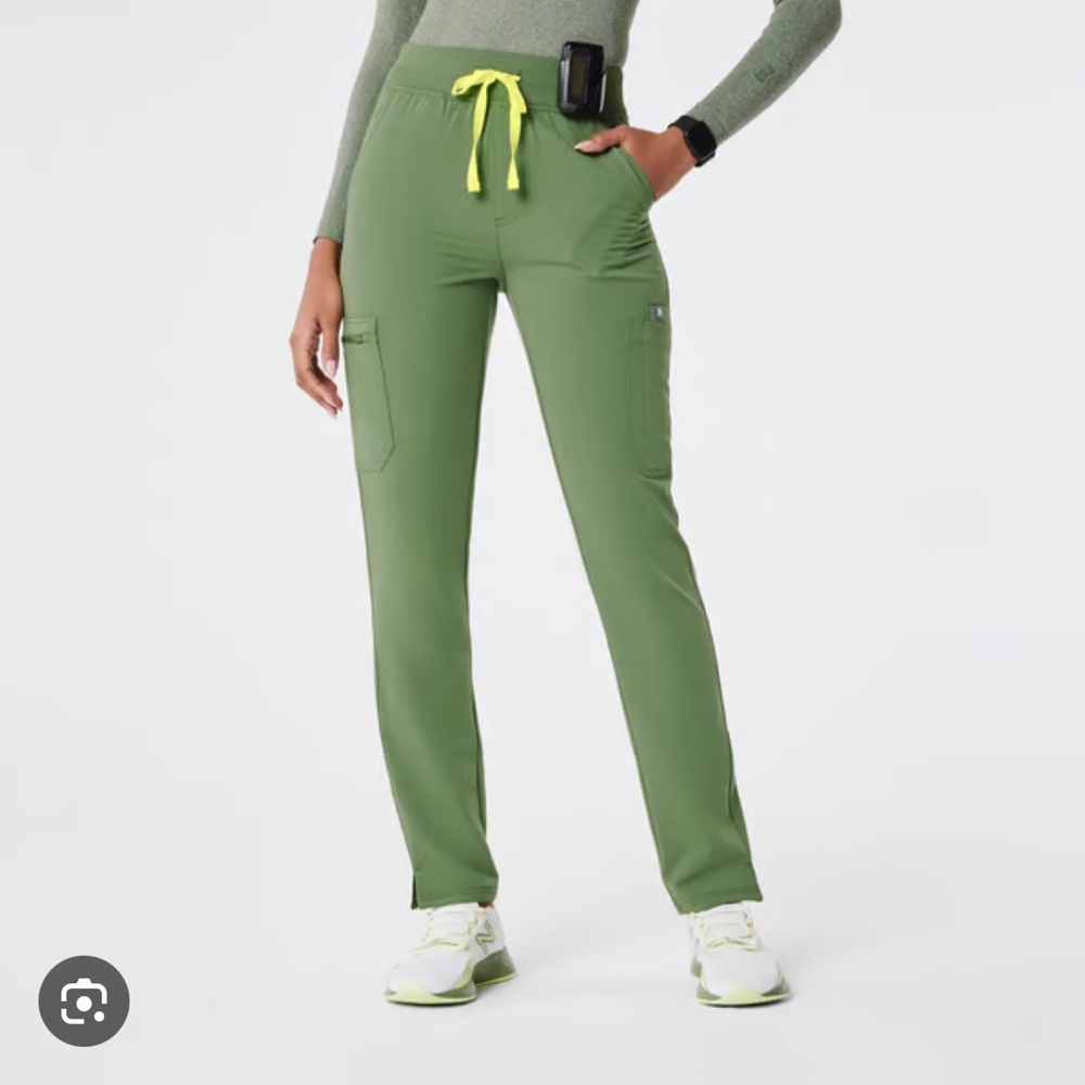 Figs women’s high waisted skinny scrub pants in color Fern, XXS